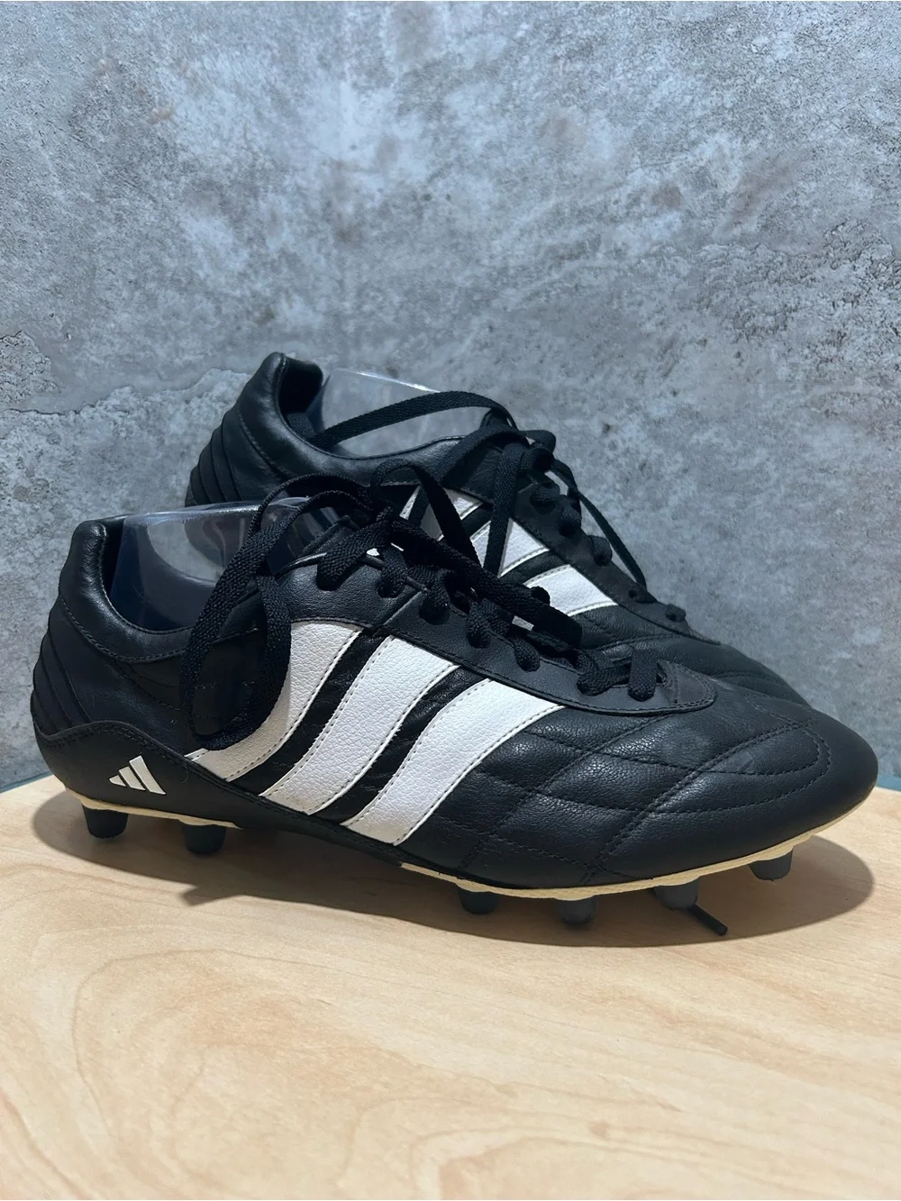 vintage Adidas soccer cleats men’s size 9.5